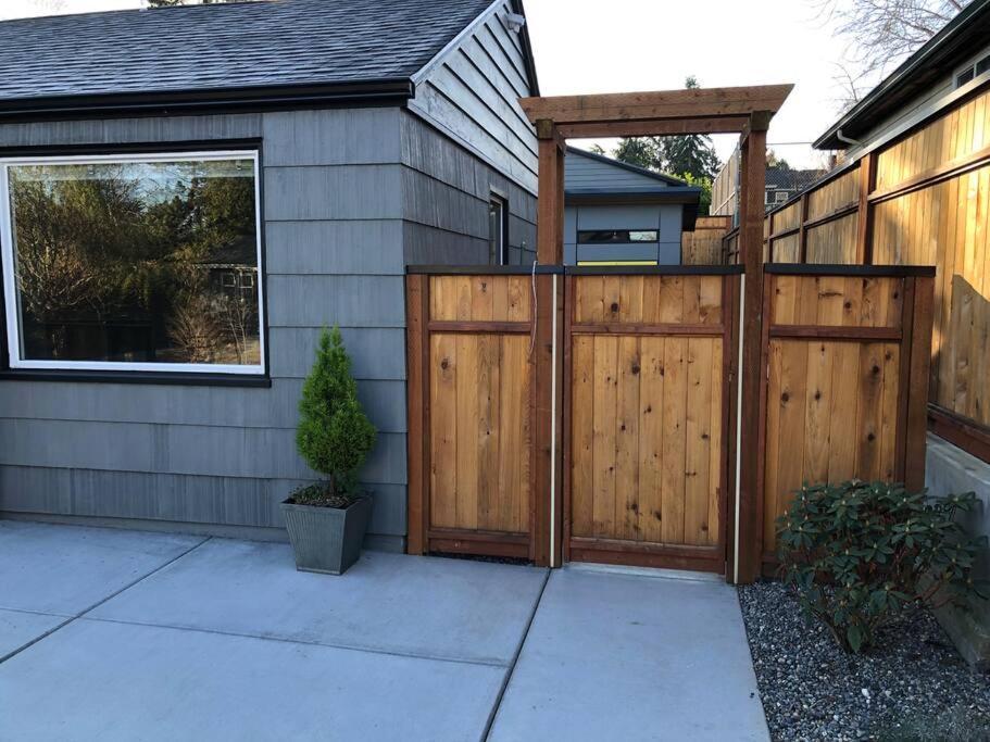 Cozy Crown Hill Carkeek Cottage W/3 Beds, Full Kitchen & Backyard In North Seattle Exterior foto