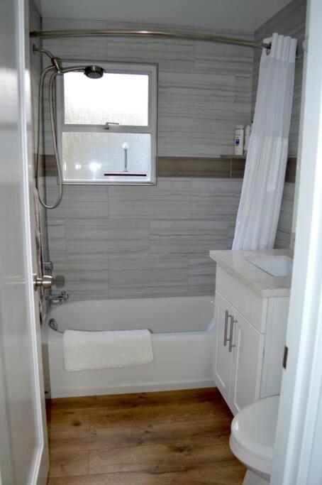 Cozy Crown Hill Carkeek Cottage W/3 Beds, Full Kitchen & Backyard In North Seattle Exterior foto